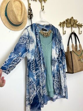 Blue Leaf Cardi Textured sheer fabric with raised embroidered detailing. xl.